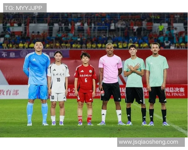 她们心中的足球偶像那些女生认识的足球明星背后的故事与魅力 她们心中的足球偶像那些女生认识的足球明星背后的故事与魅力